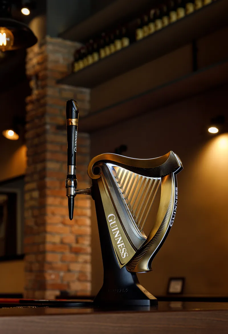 Guinness slavina na šanku paba Badger & Mug